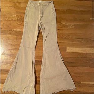 Brand new🔴
FREE PEOPLE high wasted Flare pants-
size 26 ✅- no tags 55$ ✅